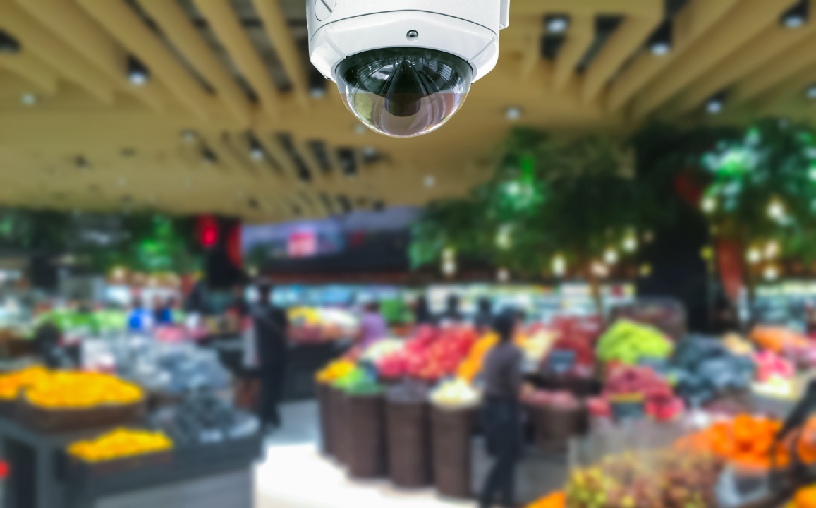 Купольная камера видеонаблюдения в торговом зале